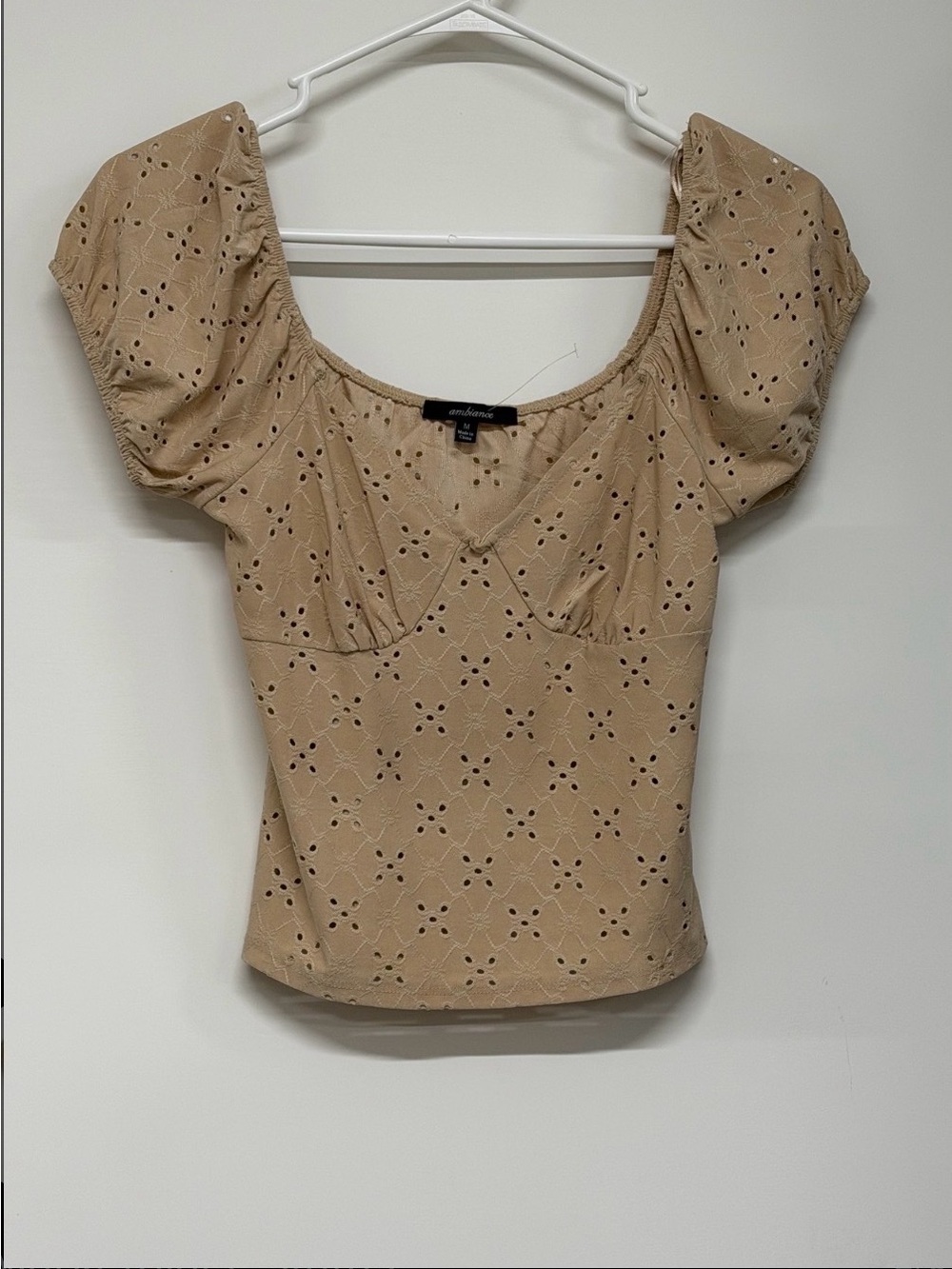 Ambiance Cream Eyelet Top Size M - Picture 1 of 5